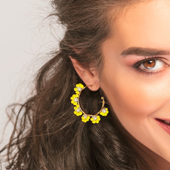 Daisy Hoop Earrings Beaded Flower Hoop Earrings Beaded Daisy Etsy