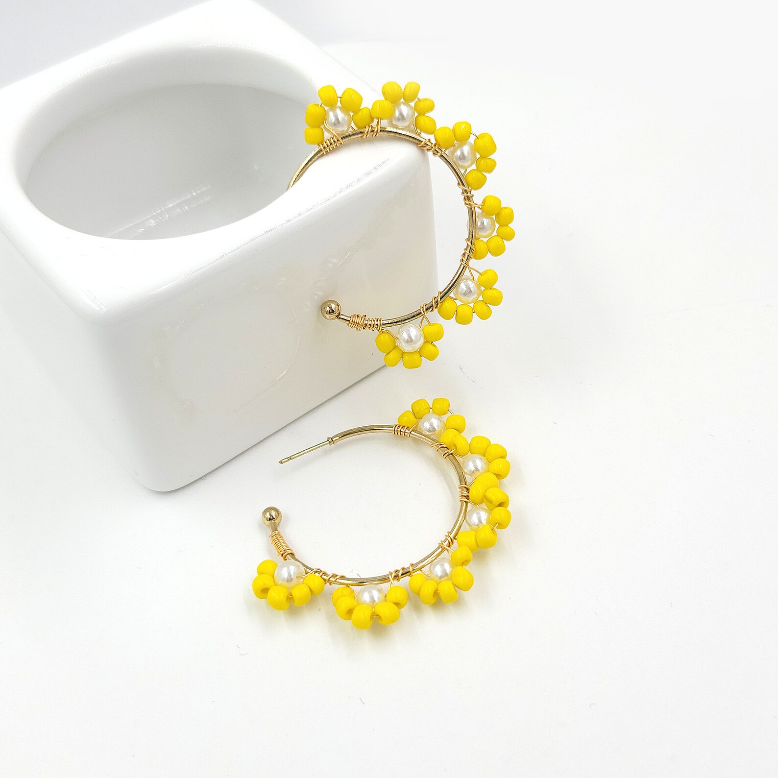 Daisy Hoop Earrings Beaded Flower Hoop Earrings Beaded Daisy Etsy