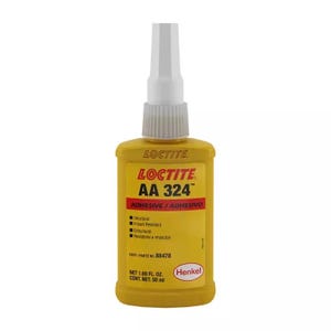 Könnte beinhalten: Eine gelbe Flasche Loctite AA 324 Klebstoff. Die Flasche ist mit dem Produktnamen, der Teilenummer 88478 und dem Nettoinhalt von 1,69 fl oz (50 ml) gekennzeichnet. Die Flasche wird von Henkel hergestellt.
