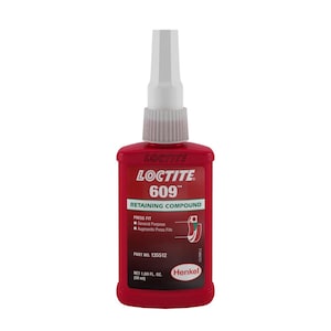Puede incluir: Una botella roja de compuesto de retención Loctite 609. La botella está etiquetada con el nombre del producto, el número de pieza y el volumen neto de 50 ml (1,69 fl oz).