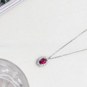 Collana in oro 14K con rubini, collana con rubini delicati, collana in oro 14K con diamanti, collana con pietre preziose, collana con alone in oro, collana in oro massiccio