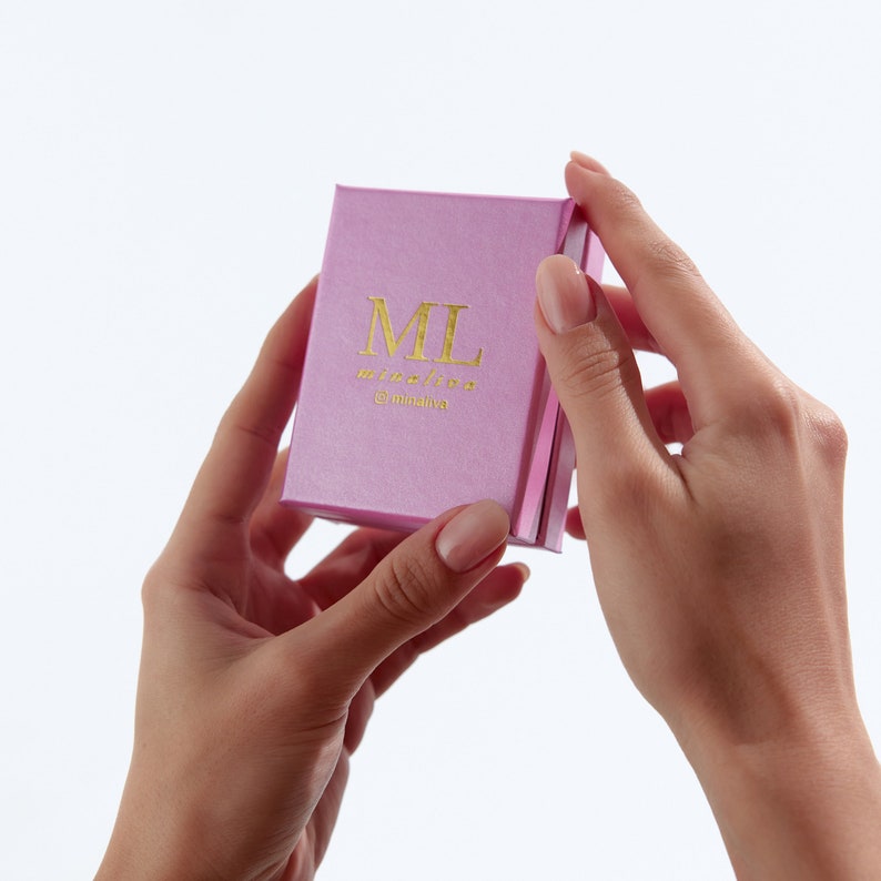 May include: A pink box with a gold logo that says "ML minialove @minialove".