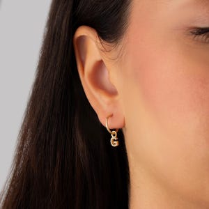 Pendientes de letras de oro macizo de 14 quilates, pendientes con iniciales de oro, pendientes con monograma, regalos personalizados, regalo de Navidad, pendientes minimalistas