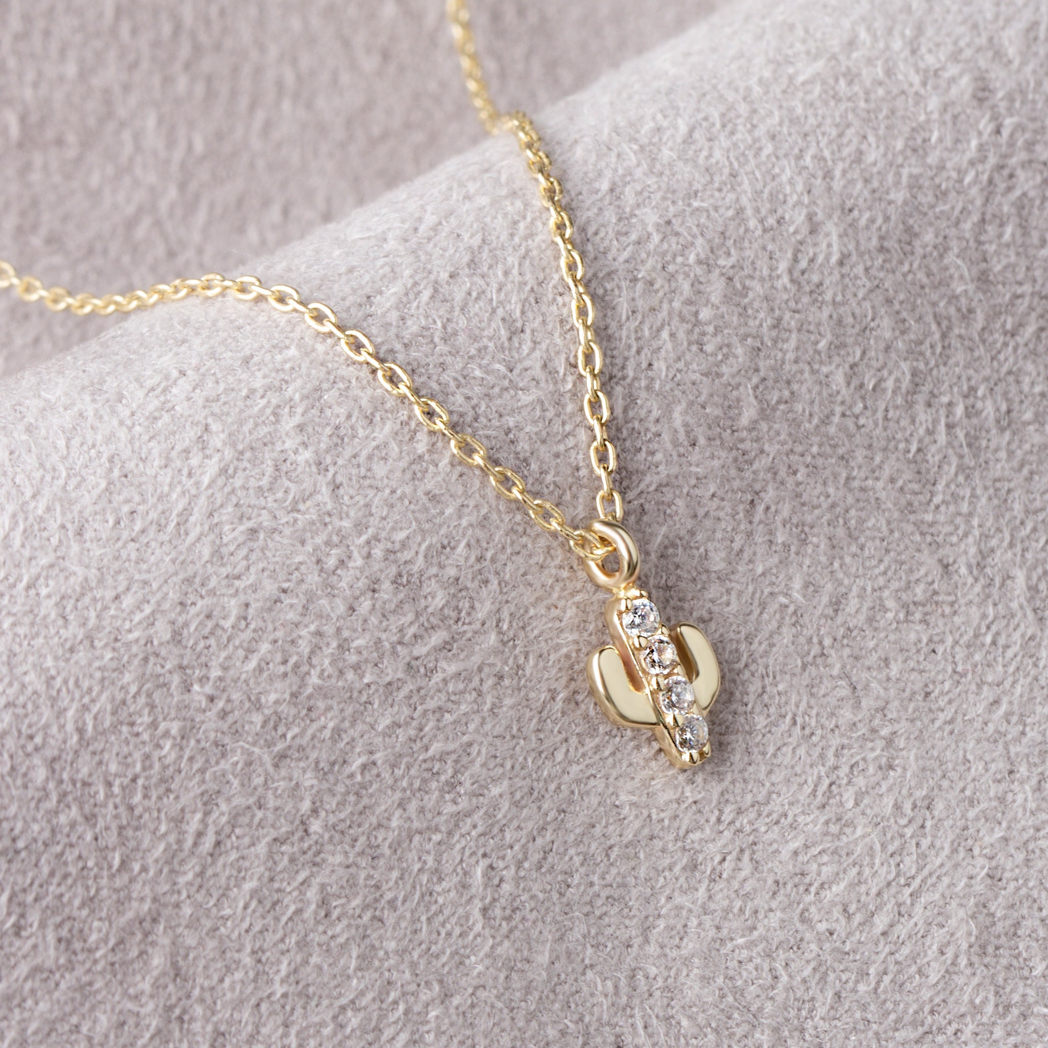 Cactus Necklace Gold, Live Cactus Pendant, Saguaro Necklace, Tiny Minimal Cactus, Saguaro Pendant, Gold Cactus Charm, Mothers Day Gift