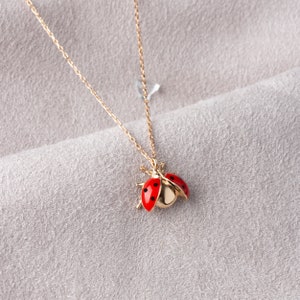 Collar de mariquita, colgante de mariquita, joyería de mariquita, dije de mariquita, mariquita dorada, regalo de 21 cumpleaños, joyería de insectos