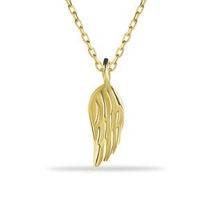 Puede incluir: Un collar de cadena de oro con un peque&ntilde;o colgante de ala de &aacute;ngel de oro detallado.