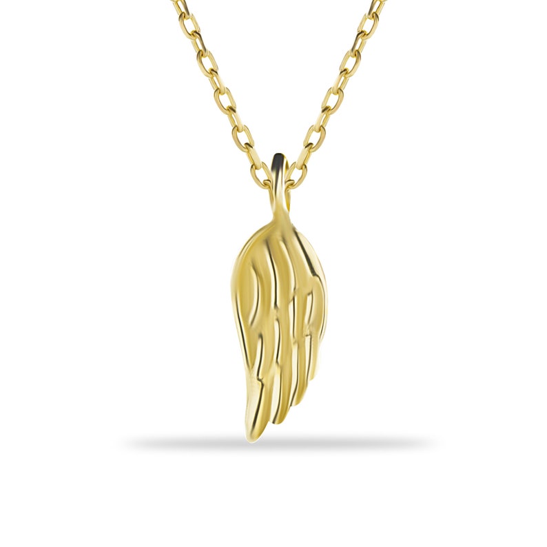Puede incluir: Un collar de cadena de oro con un peque&ntilde;o colgante de ala de &aacute;ngel de oro detallado.
