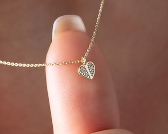 Collar de corazón de oro de 14 quilates, corazón anatómico minimalista, delicado colgante de corazón, regalo de Navidad, joyería simbólica para su cumpleaños