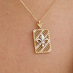 Colgante de flor de lis de oro de 14 quilates, collar de flor de lis de oro, joyería de flor de lirio, joyería cotidiana, símbolo minimalista, collar de oro delicado