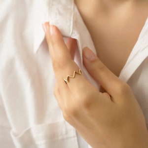 14k Solid Gold Zigzag Ring, 14k Dainty Gold Chevron Ring, Minimalist Gold Ring, Dainty Ring, Stacking Gold Ring, Tiny Gold Ring