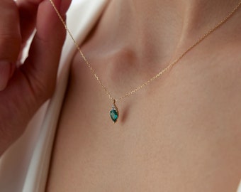 14k Solid Gold Tiny Emerald Necklace, Gold Emerald Pendant, Birthstone Necklace, May Birthstone, Gemstone Necklace, May Emerald, May Jewelry