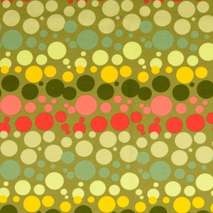 Könnte beinhalten: Ein grüner Stoff mit einem sich wiederholenden Muster aus bunten Kreisen. Die Kreise sind in Reihen angeordnet und haben unterschiedliche Größen. Die Farben der Kreise sind Gelb, Rot, Rosa, Grün und Blau.