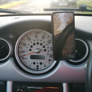 R53 2024 phone mount
