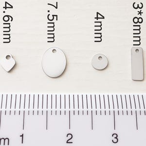 Etiquetas de joyería de plata esterlina grabadas a medida: dijes de logotipo, etiquetas para collares - 10 unidades imagen 1