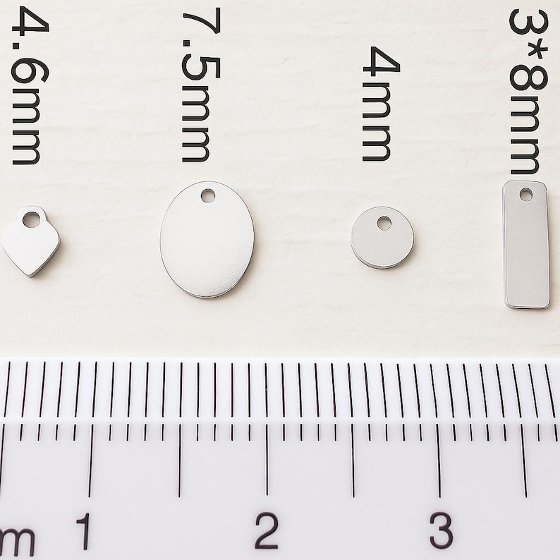 Etiquetas de joyería de plata esterlina grabadas a medida: dijes de logotipo, etiquetas para collares - 10 unidades imagen 1