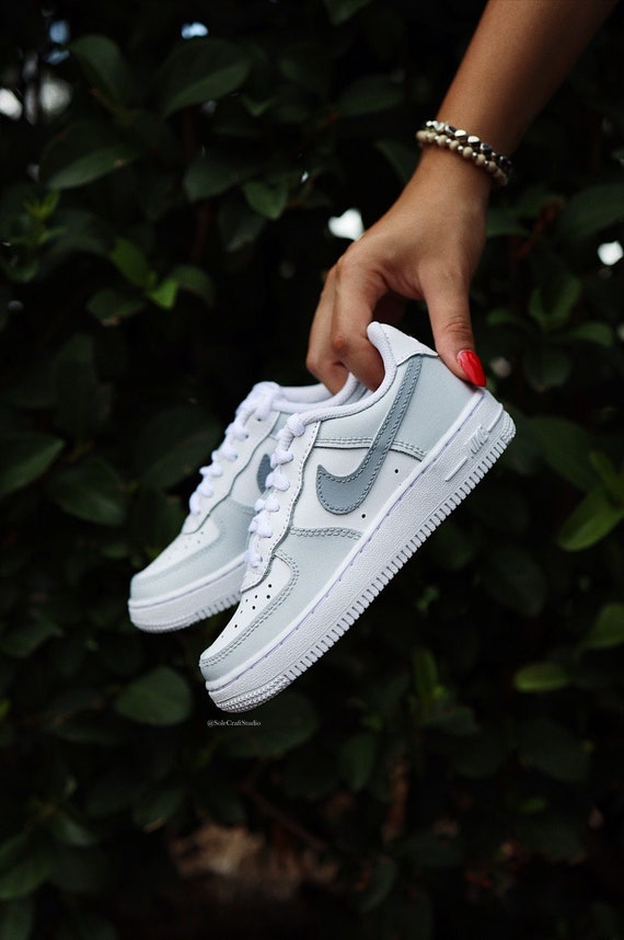 Niños Custom Nike Air Force 1 Low Gris Zapatillas de deporte personalizadas  para niños pequeños Idea de regalo única Zapatos de regreso a la escuela  para niños -  España