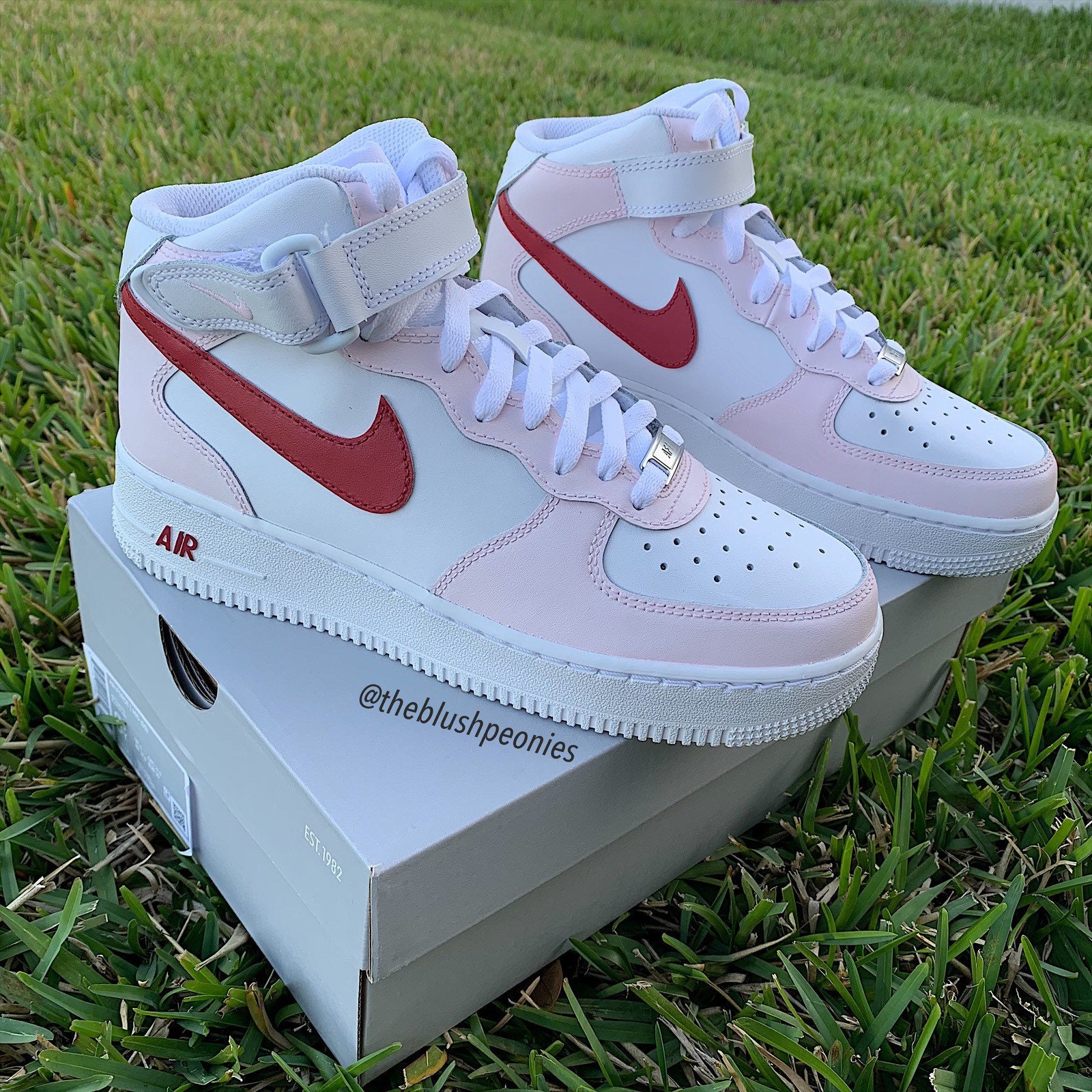 Medias Nike Air Force 1 personalizadas rosa claro y rojo