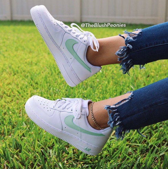 Faeröer Trouwens hond Custom Painted Nike Air Force 1 Low mint Swoosh - Etsy