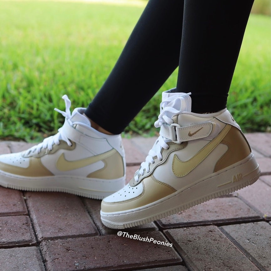 Nike air force hotsell 1 mid beige