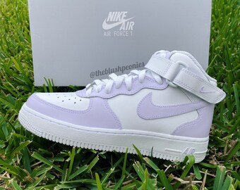 Purple low top air force best sale ones