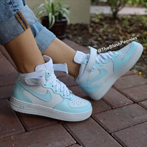 Light blue shop nikes mens