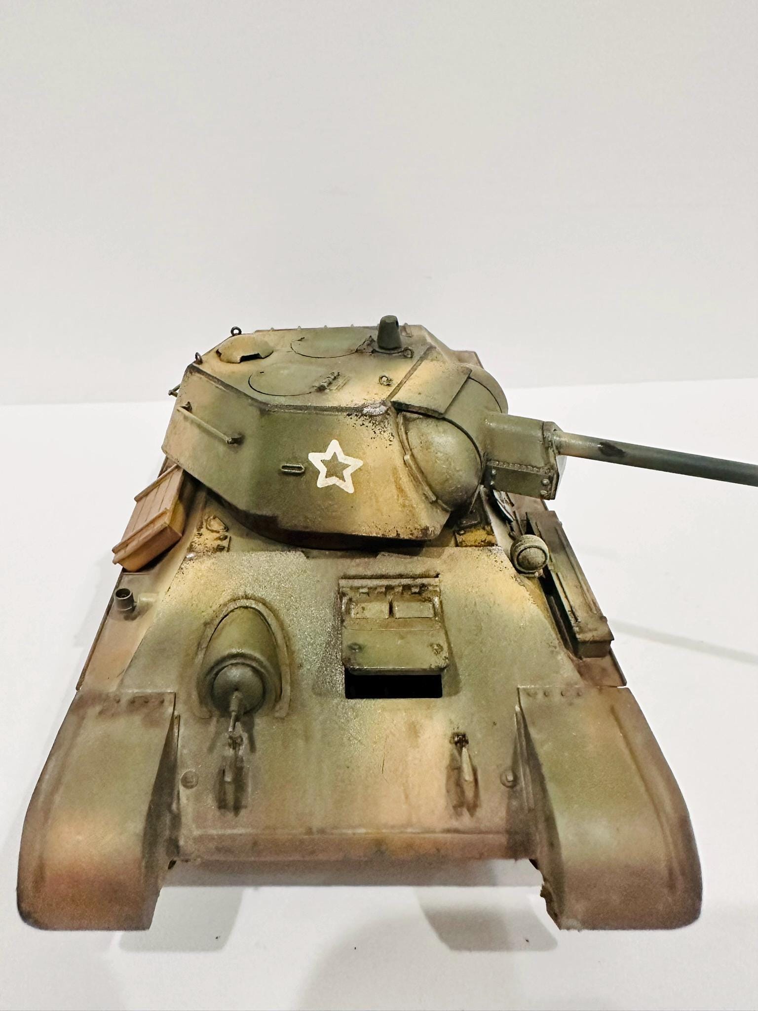戦車 ロシア 1/35 T34/76 ソビエト WW2 スケールモデル。迷彩。塗装