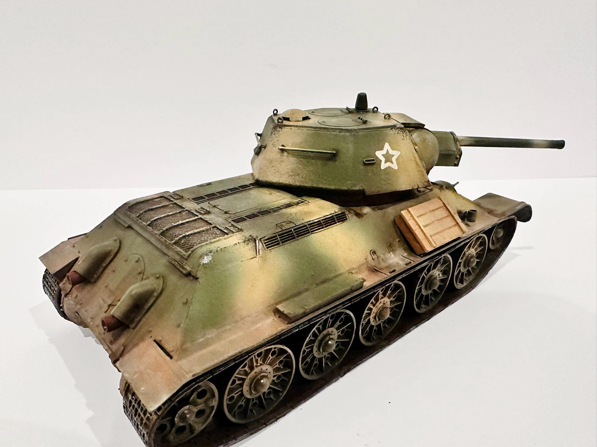 戦車 ロシア 1/35 T34/76 ソビエト WW2 スケールモデル。迷彩。塗装