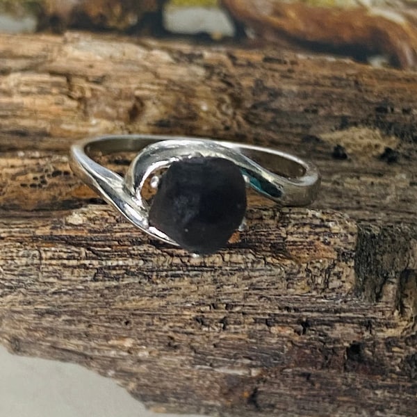 Beautiful Raw Saffordite Stone Set in a 925 Sterling Silver Ring. Healing Ring. Very High Energy Vibrational Stone Crystal. Size 5.5 tektite