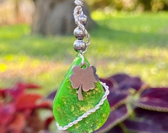 Teardrop Green gold resin pendant wire wrapped stainless steel clover charm and stainless steel beads on silver plated rope chain necklace.