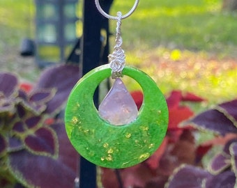 Circle Shape Green with Gold flakes resin Pendant with Natural Amethyst Crystal Stone on silver plated rope chain necklace
