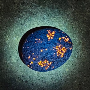HUGH 3.75 lbs Emberlite Stone = Glows with Black Light / UV Light. Michigan, Lake Superior Sodalite. Healing Stone
