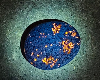 HUGH 3.75 lbs Emberlite Stone = Glows with Black Light / UV Light. Michigan, Lake Superior Sodalite. Healing Stone