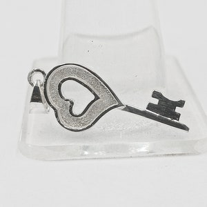 Lås mitt hjärta, 12 x 27 mm total storlek, hjärtformat hänge med blank bezel, hänge i 925 sterlingsilver. Bra för arbete med harts och aska.