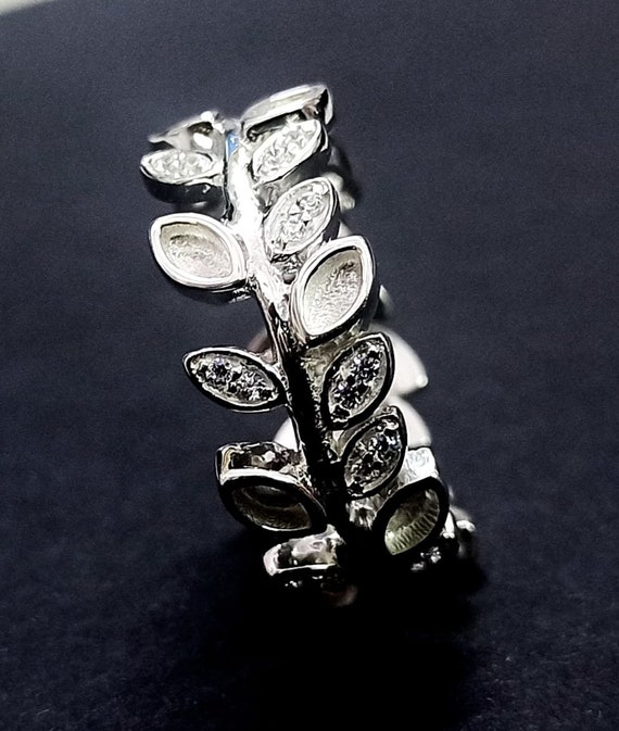 2 x 4 mm の葉の形のブランク ベゼルとジルコン デザイナー リング