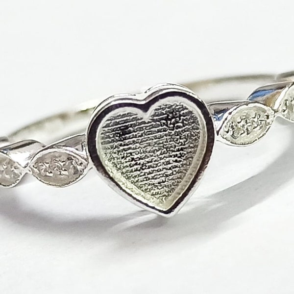 6mm Heart Shape Blank Bezel Designer Ring with zircon, Good for Resin & Ashes Work. Any Color Zircon Available.