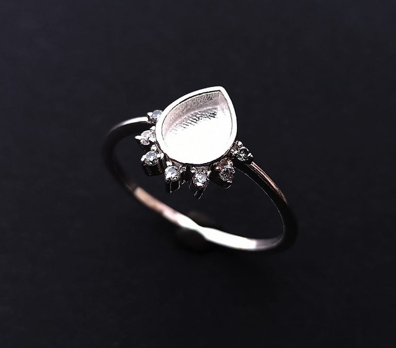 925 sterling silver 6 x 8 mm päronfärgad blank bezel med CZ-infattad ring, lämplig för harts- och askarbeten. Zirkon i valfri färg finns. bild 1