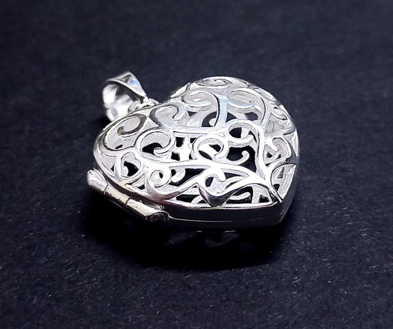 Ciondolo A Cuore In Argento 925 Con Veri Fiori Rosa Selvatici Conservati In Resina - Gioiello Naturale Handmade