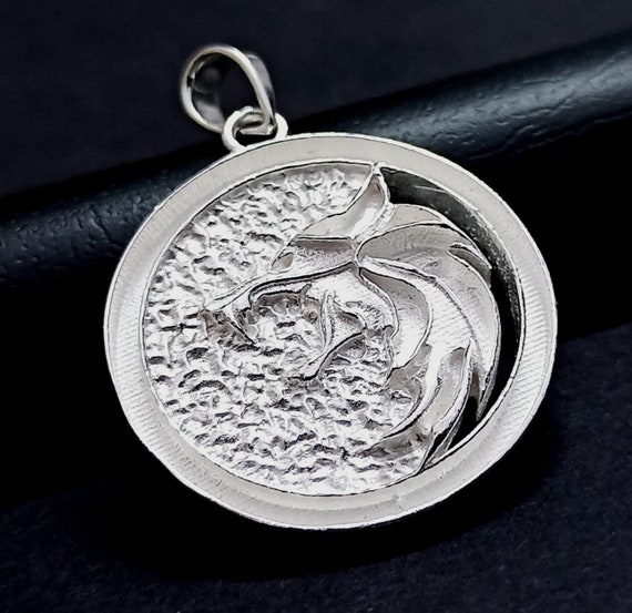The Warewolf Pendent, Wolf as Blank Bezel, 26mm Circle as Blank Bezel, 925 Sterling Silver Pendent, Good for Resin Work.