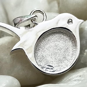 Robin Pendant, Bird Pendant with 11x9mm Oval Shape Blank Bezel, 925 Sterling Silver Pendant. Good for resin and ashes work.