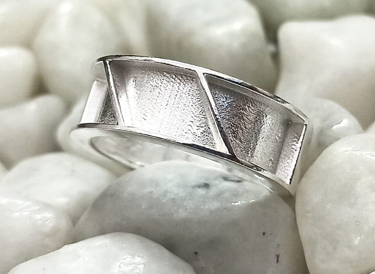 Bague En Résine Ivoire Et Bleutée - Taille 59, Reflets Changeants, Jamais Portée