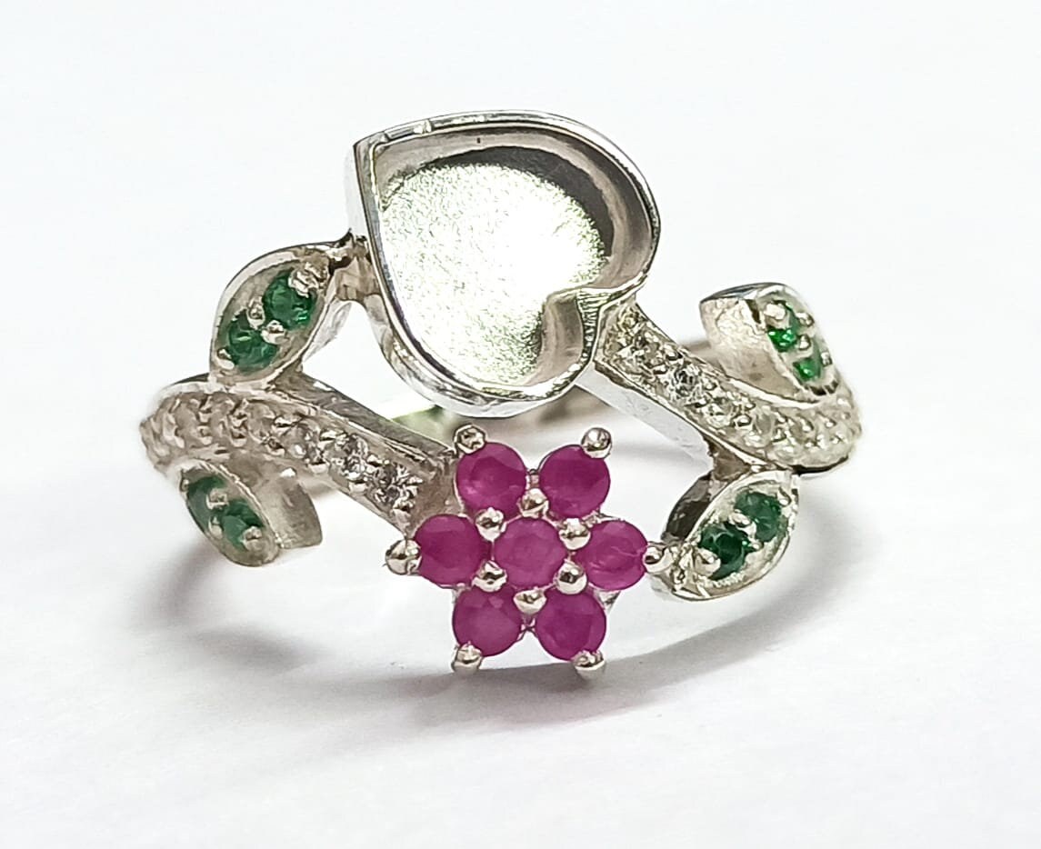 J715 Beautiful Vintage Sterling Silver Heart and Pink Stone