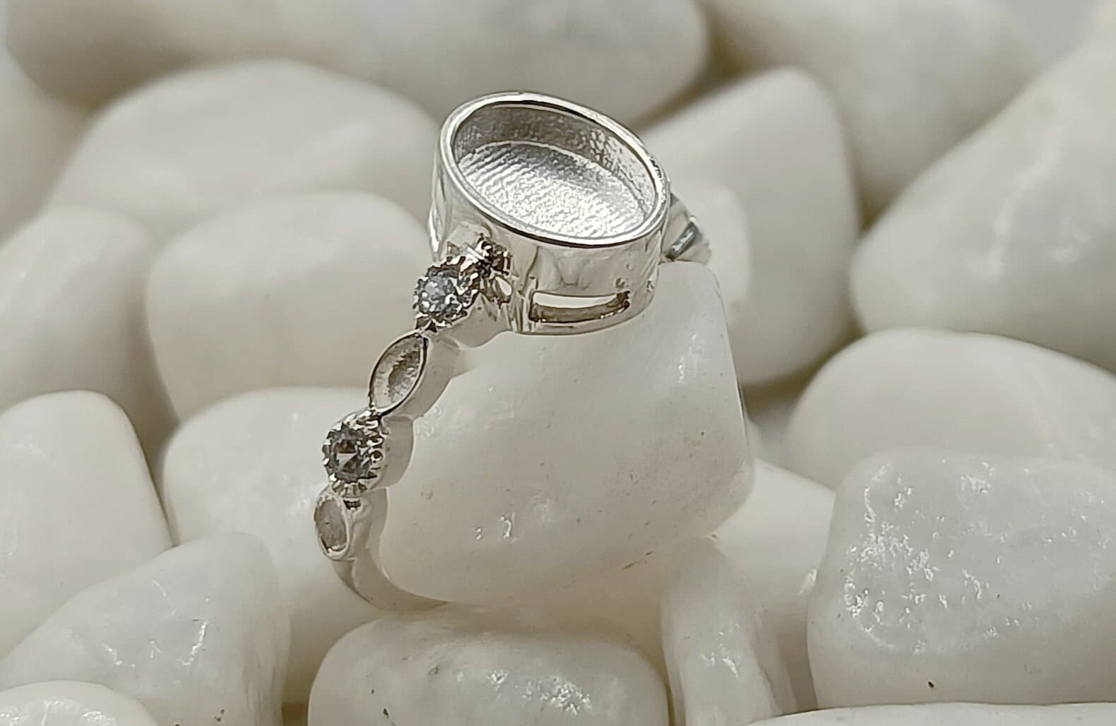 925 Sterling Solid Silver 6x8 Oval shape Blank close back Bezel with zircon on Band Ring, Good for Resin & Ashes Work.