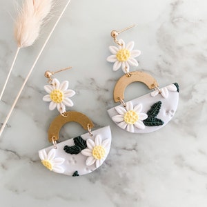 Swinging Daisies // Daisy Collection // Polymer Clay Earrings // Handmade