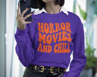 Maglietta Horror Movies and Chill, maglietta per festa in casa di Halloween, felpa con cappuccio di Halloween, regali per fan dei film horror, festa per guardare film spaventosi