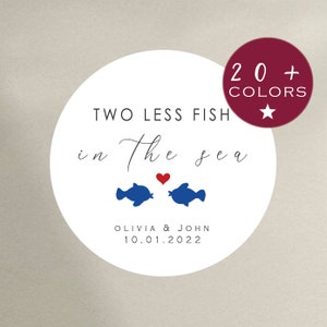 Strand Hochzeit Gunsten Aufkleber | Personalisierte Zwei Weniger Fische im Meer | Sommer Ozean Hochzeit Etiketten | Maritime Ideen für die Sommerhochzeit (B231)