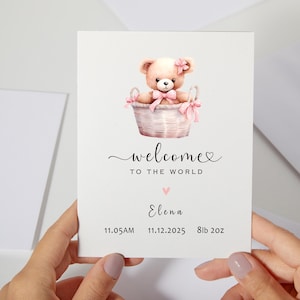 Carte Bienvenue dans le monde | Carte New Baby - Ours en peluche rose dans un panier | Meilleur nouveau-né | Carte de naissance pour nièce | Nouvelle petite-fille (C178)