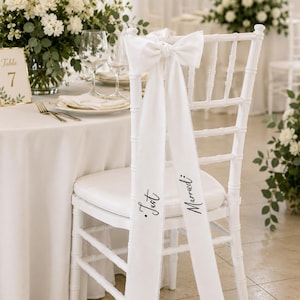 Lint Just Married-stoel | Zeteldecor bruidspaar | Ceremoniestoel strikceintuur | Stoeldecoratie meneer en mevrouw (B669)