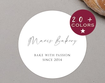 Puede incluir: Pegatina redonda blanca con texto negro que dice "Mavis Bakery" y "Bake with Passion Since 2014". Un círculo rojo con texto blanco que dice "20+ Colors" está en la esquina superior derecha.