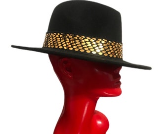 PARAMOR - Black Fedora Hat With Gold Reflective Mirror Pattern Band