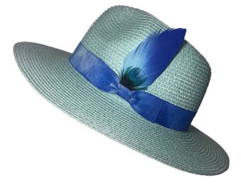 HARTFORD - Chapeau fedora en plumes de paon vert menthe, avec nœud en gros-grain peint bleu péri vieilli/menthe